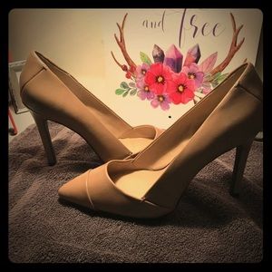 Nude Halston Pumps